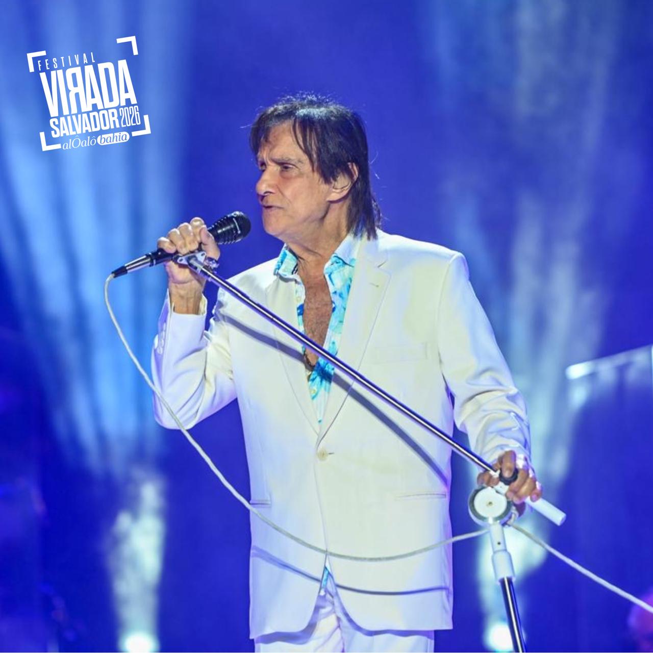 Roberto Carlos se declara ao público durante show de abertura do Festival Virada Salvador: “Que prazer rever vocês”