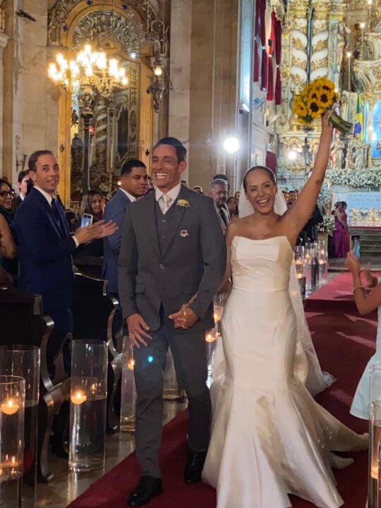 Carla Cristina se casa em Salvador e canta clássico de Roberto Carlos para o noivo