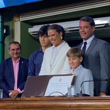 Camila Marinho recebe Título de Cidadã Soteropolitana em cerimônia na Câmara Municipal