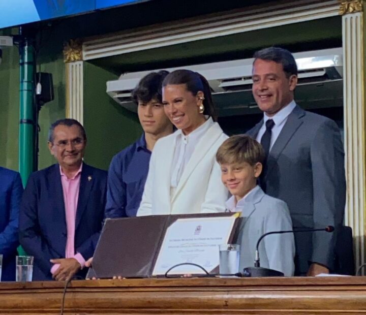 Camila Marinho recebe Título de Cidadã Soteropolitana em cerimônia na Câmara Municipal