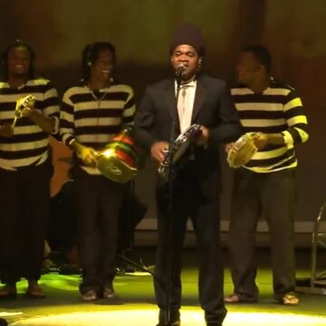 Carlinhos Brown posta homenagem no Dia do Samba e resgata show especial no TCA: ‘Que a gente honre’