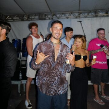 Carlinhos Maia chega a Trancoso para o Réveillon e curte show de Wesley Safadão