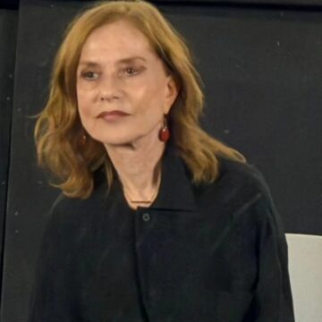 Isabelle Huppert lota sessões no Cine Glauber Rocha e apresenta novo filme em Salvador