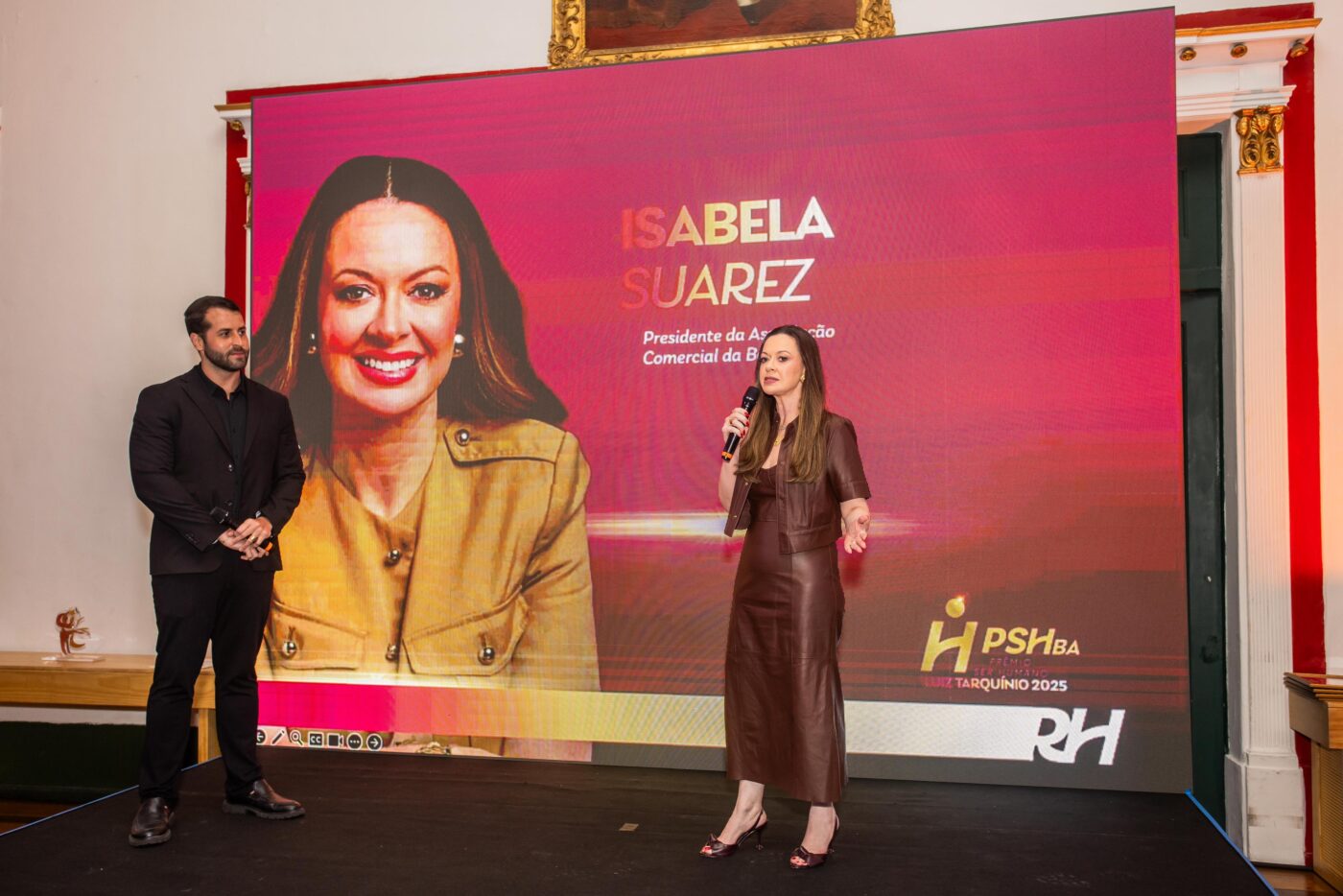 Vitor Igdal e Isabela Suarez