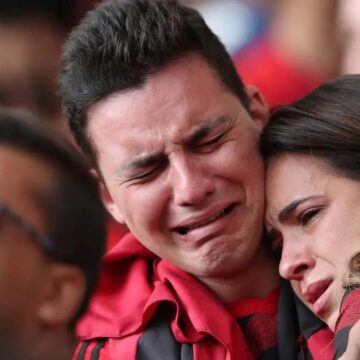 Estudo revela que homens choram até quatro vezes mais por futebol do que por separações amorosas