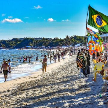 Porto Seguro projeta verão histórico com quase 1 milhão de visitantes até o Carnaval 2026