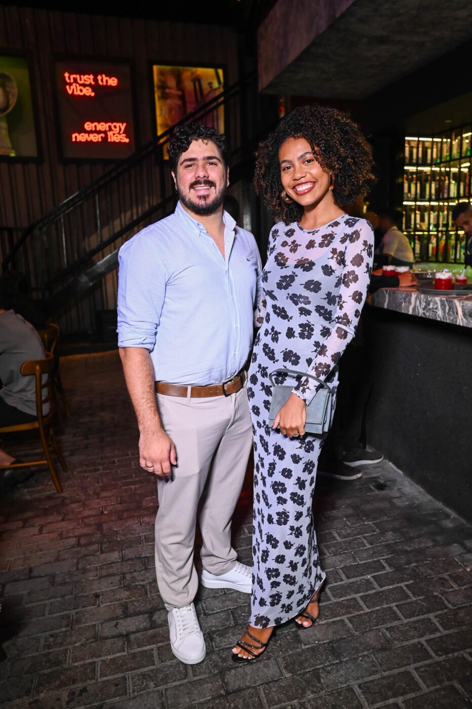 Lucas Santoro e Gabriela Sá