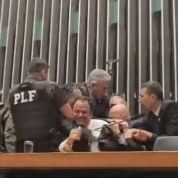 Entidades repudiam ataque à imprensa em sessão na Câmara dos Deputados