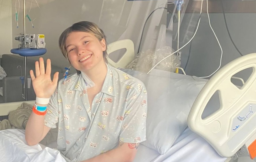 Pai de Isabel Veloso atualiza quadro de saúde da influenciadora, internada na UTI há mais de 15 dias