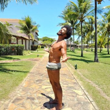Ex-BBB Diogo Almeida escolhe a Bahia para a chegada de 2026: “dias leves e o coração em paz por aqui”