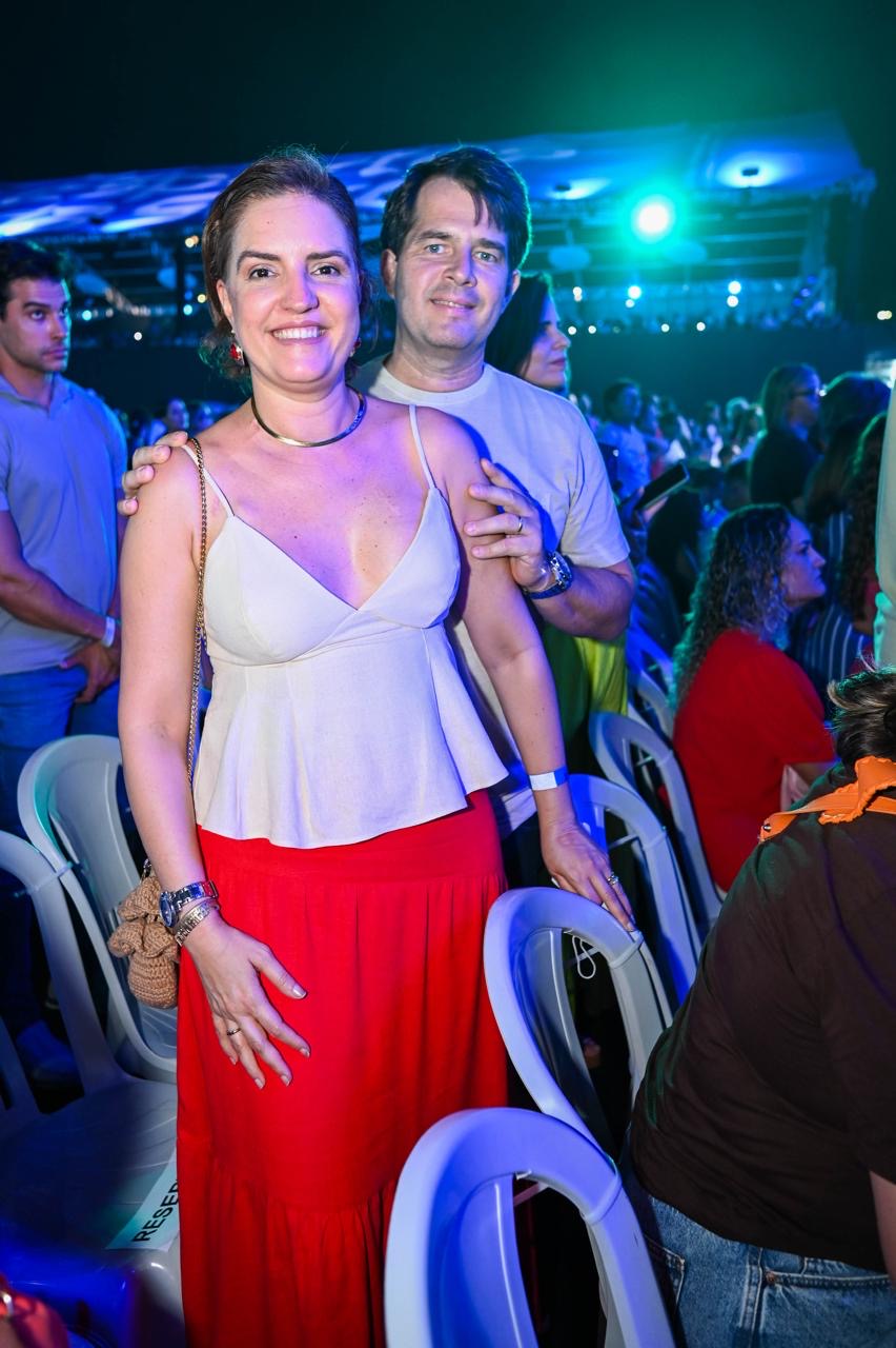 Mila Paes e Marcel Scarton