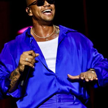 Léo Santana relembra hits da carreira em show no Festival Virada Salvador