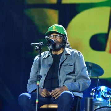 Aos 70 anos, Edson Gomes estreia no Festival Virada Salvador