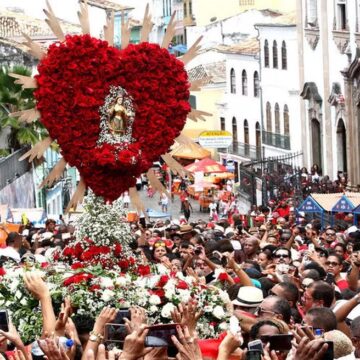 Alvorada de fogos, procissão e apresentações culturais marcam festejos de Santa Bárbara no Pelourinho; confira a programação