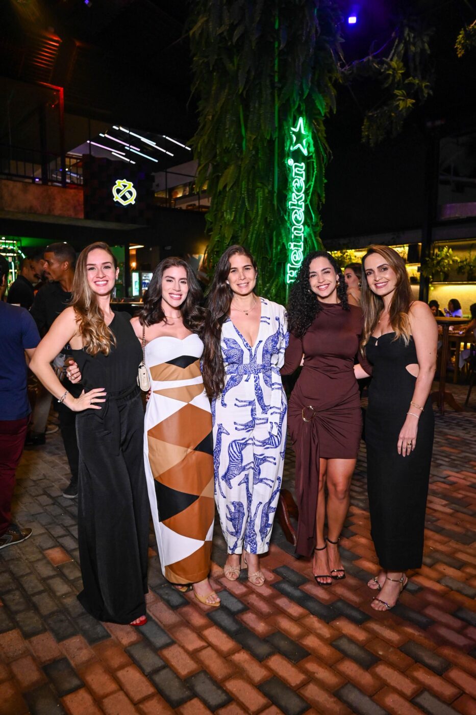 Thaina Brito, Carol Café, Natasha Farias, Helen Araújo e Rebeca Gomes