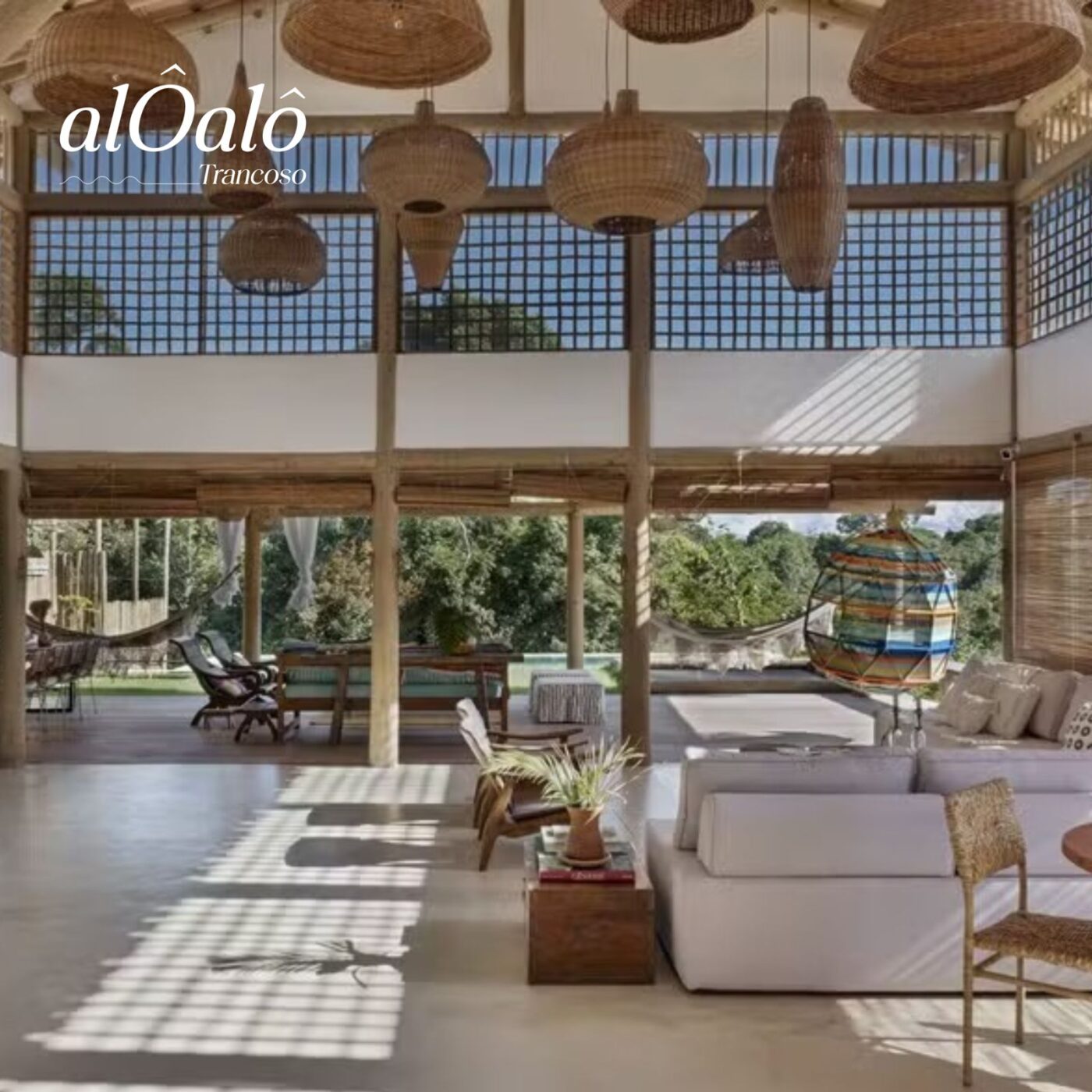 Casa de praia em Trancoso ganha destaque em matéria especial da Casa Vogue; veja fotos