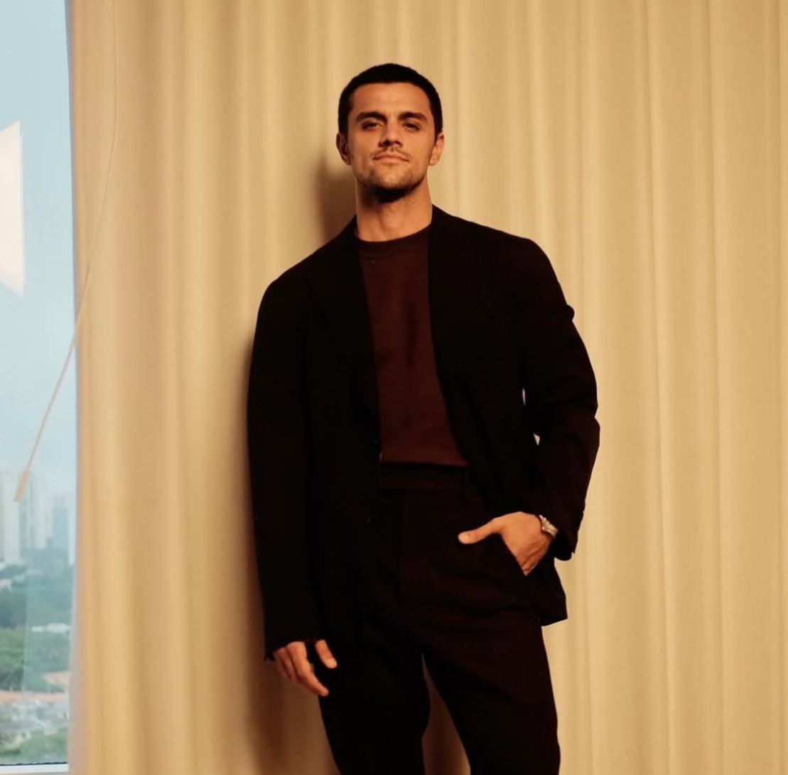 Felipe Simas revela que está cursando teologia: “Está abrindo a minha mente”