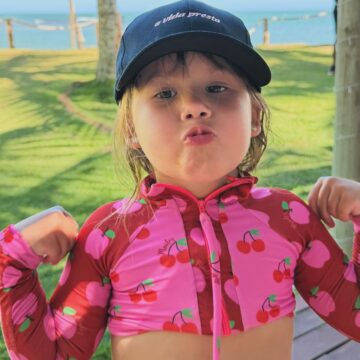 Filhos de Virginia se divertem durante estadia em Trancoso