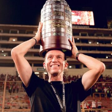 Renovou! Flamengo anuncia Filipe Luis como técnico até 2027