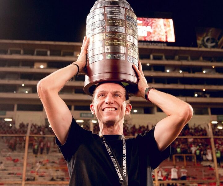 Renovou! Flamengo anuncia Filipe Luis como técnico até 2027