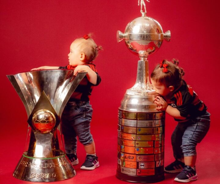 “Flababy”: ensaio com filhos de jogadores do Flamengo e taças vira sensação nas redes. Veja fotos