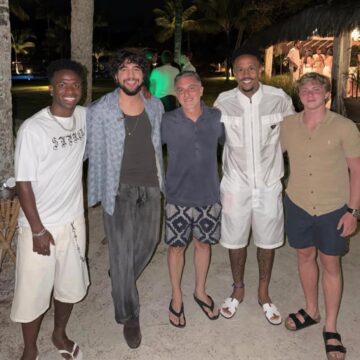Nattan publica foto com Vini Jr., Luciano Huck, Benício Huck e Éder Militão em Trancoso