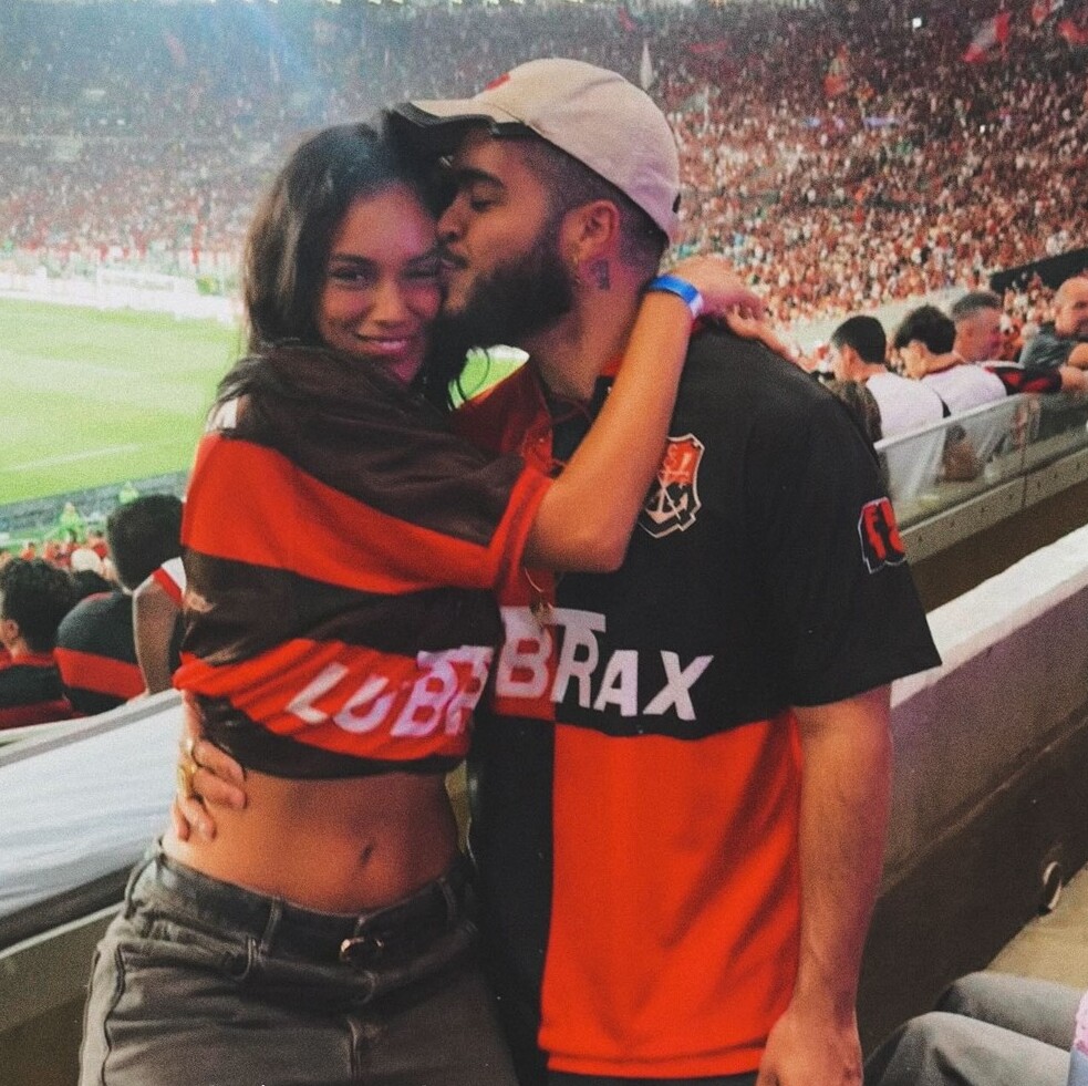 Francisco Gil celebra título do Flamengo e compartilha clique romântico com Alane Dias: ‘Casal pé quente’