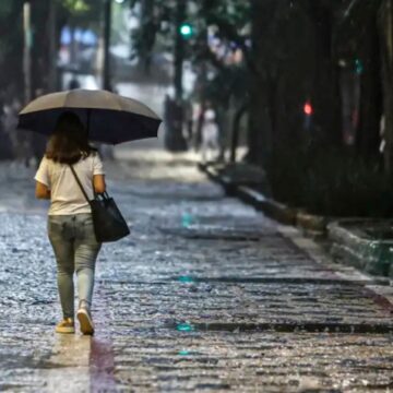 Funcionária chega cedo ao trabalho e é demitida por justa causa na Espanha