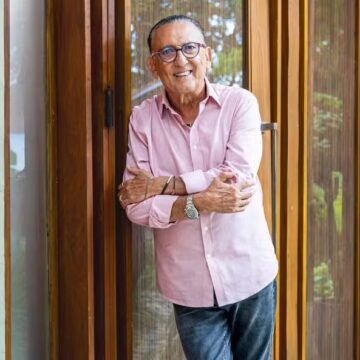 Galvão Bueno recebe alta após internação por início de pneumonia