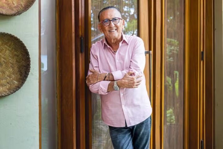 Galvão Bueno recebe alta após internação por início de pneumonia