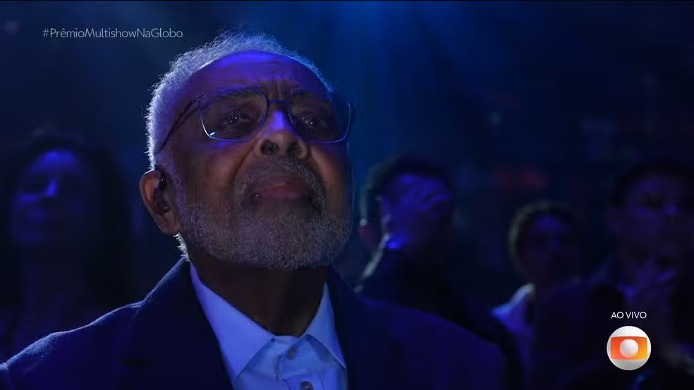 Aos 83 anos, Gilberto Gil se emociona ao ser homenageado no Prêmio Multishow 2025