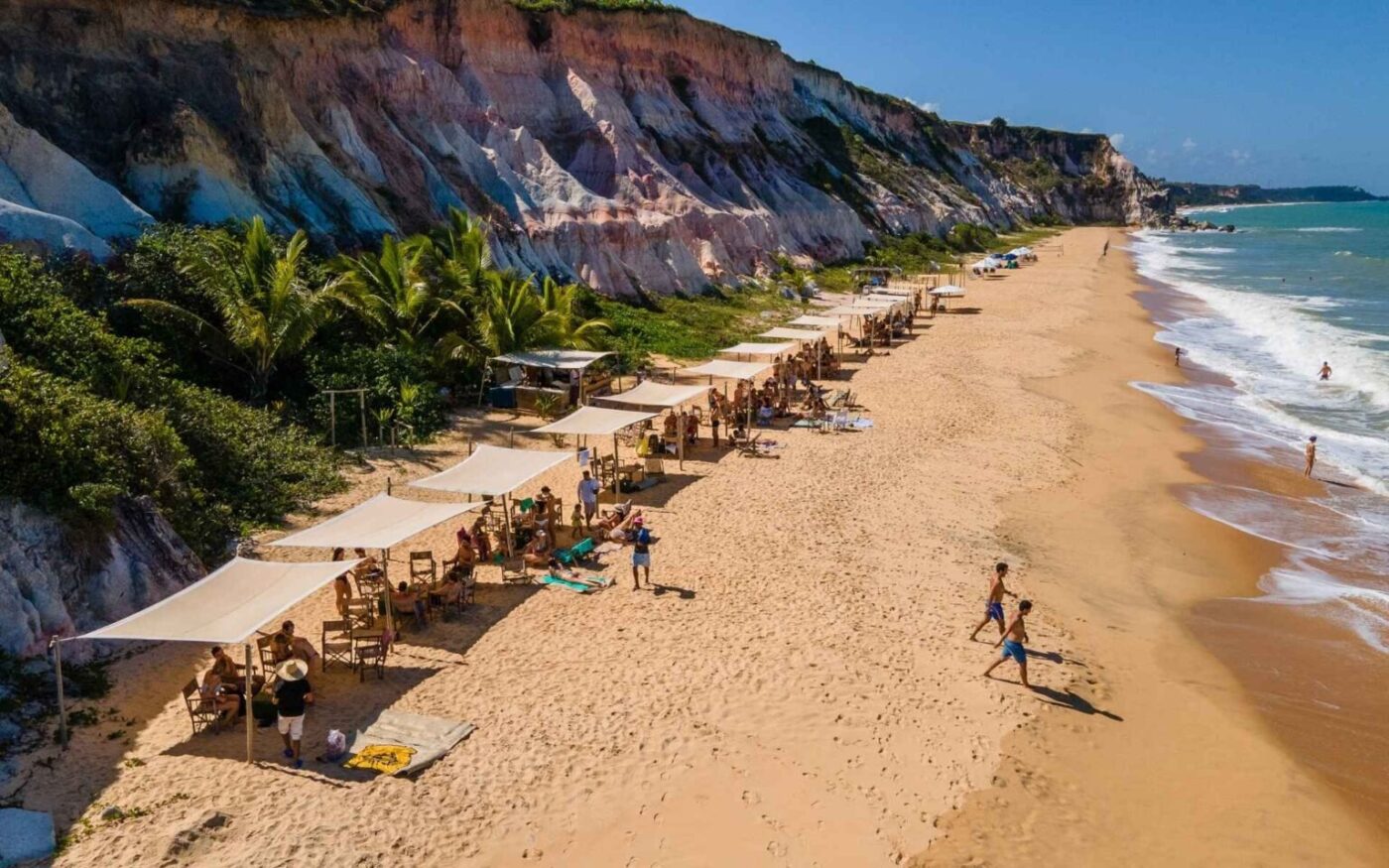 Beach club em Trancoso aposta em experiências premium e shows intimistas no verão