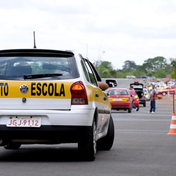 Contran aprova novas regras da CNH e determina fim das aulas obrigatórias em autoescolas