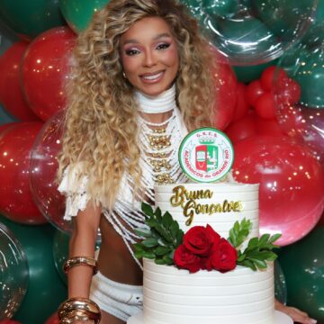 Brunna Gonçalves ganha festa de aniversário no ensaio da Grande Rio; fotos