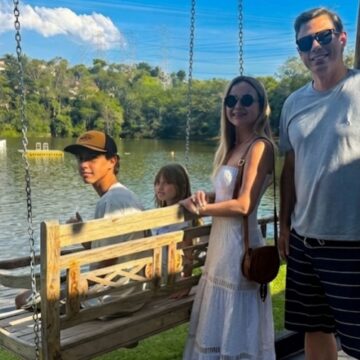 Eliana compartilha fotos raras da família e filho mais velho chama atenção: “Tá enorme”