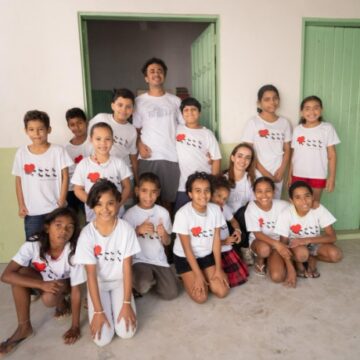 Projeto Arte-Educação do Instituto Terravista leva apresentação gratuita ao Quadrado de Trancoso