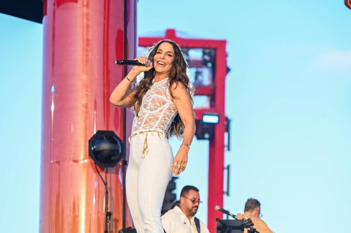 Ivete Sangalo faz show de mais de seis horas em Salvador com nove convidados e homenagem a Clara Nunes