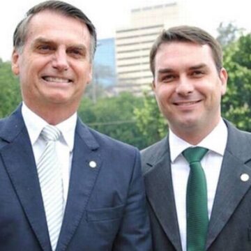 Antes de cirurgia, Bolsonaro confirma Flávio como pré-candidato à Presidência em 2026; leia carta manuscrita