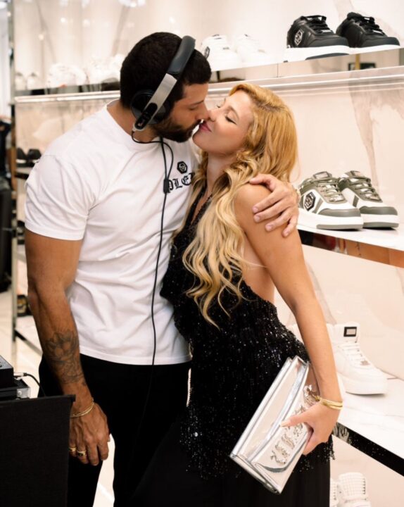 Jesus Luz é flagrado aos beijos com nova namorada no Leblon