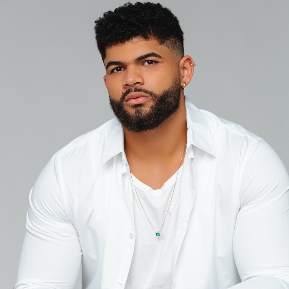 Arquiteto baiano eleito Forbes Under 30 é destaque em um dos maiores eventos do turismo no Brasil