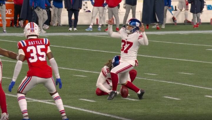 VÍDEO: Kicker dos Giants erra feio, chuta o chão em field goal e vira símbolo de noite desastrosa