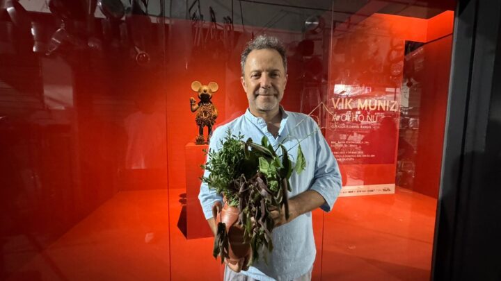 Maior retrospectiva de Vik Muniz chega a Salvador com obras inéditas e instalações no MAC, Feira de São Joaquim e Carmo