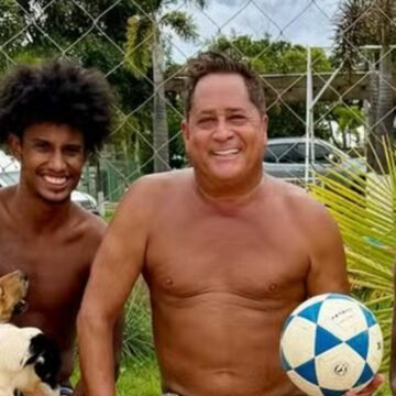 Após internação, Leonardo exibe shape ao jogar futevôlei de sunga: ‘Recuperado’
