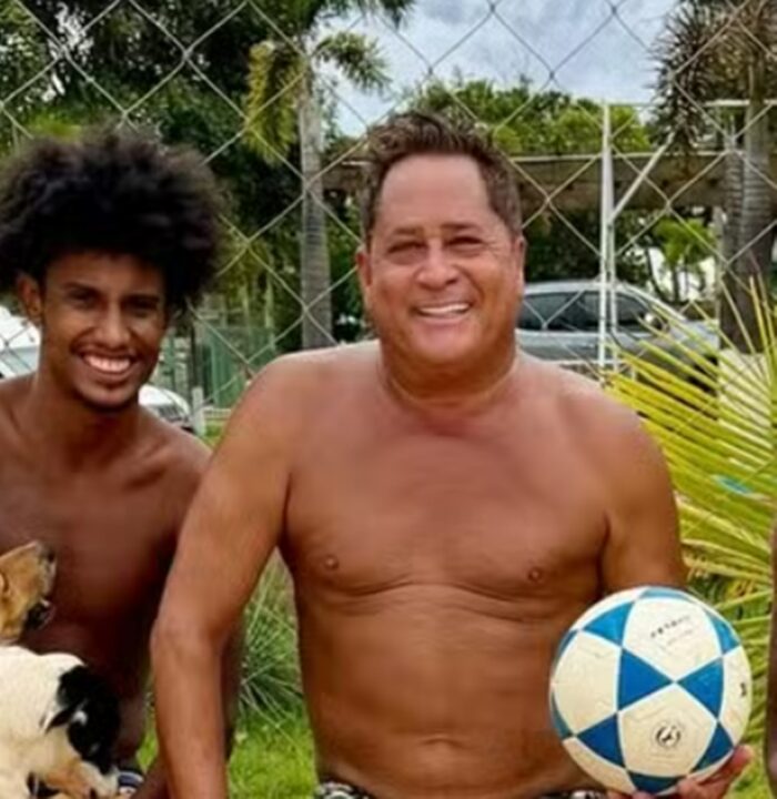 Após internação, Leonardo exibe shape ao jogar futevôlei de sunga: ‘Recuperado’
