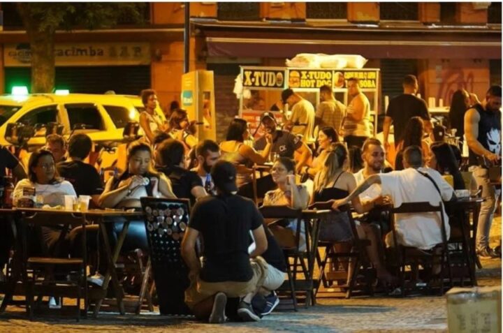 Bares e restaurantes devem abrir 25 mil vagas temporárias na Bahia durante o verão