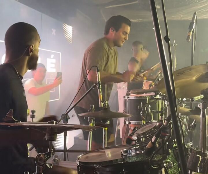 Marcelinho Sangalo rouba a cena e toca percussão em show do Parangolé em Salvador