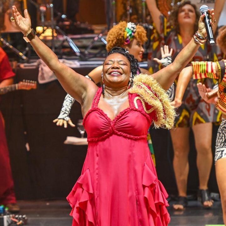 Margareth Menezes anuncia show de 25 anos do álbum “Maga Afropopbrasileiro” ao lado de blocos afros em Salvador