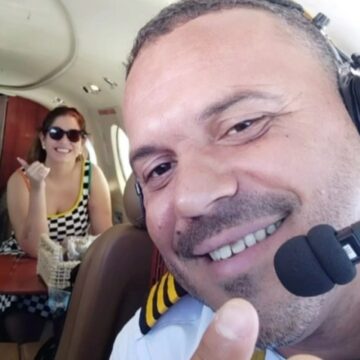 Foto inédita mostra Marília Mendonça ao lado do copiloto minutos antes de acidente aéreo