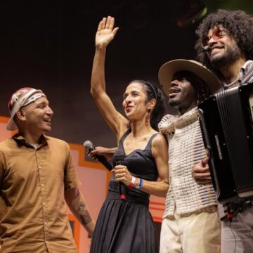 Marisa Monte dança forró e faz participação em show de João Gomes, Jota.pê e Mestrinho