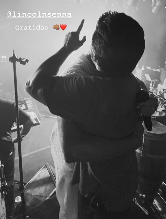 Marcelinho Sangalo rouba a cena e toca percussão em show do Parangolé em Salvador